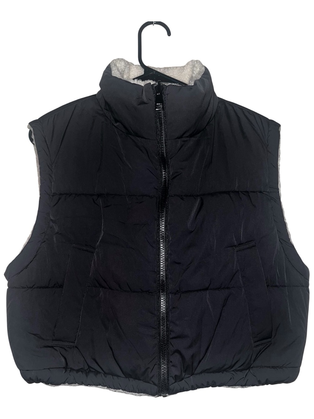 Altar'd State Black Leilani Reversible Cropped Puffer Vest Sz M - Picture 2 of 11